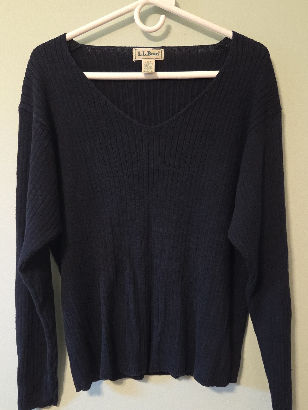 Vintage L.L. Bean Linen/Cotton Blend Women's Ribbed V-Neck Sweater in Navy Blue